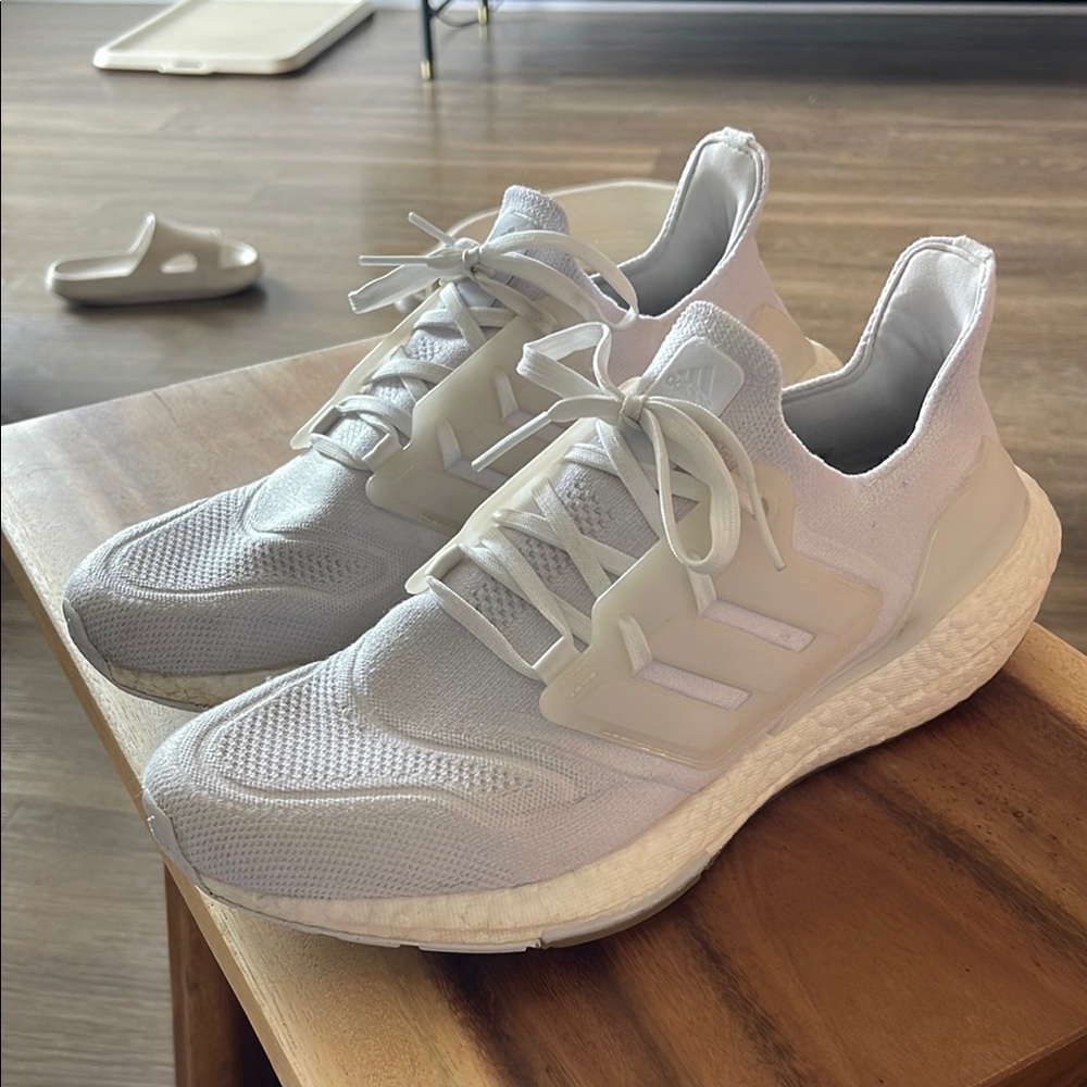 adidas ultraBoost, triple White Athletic Shoes